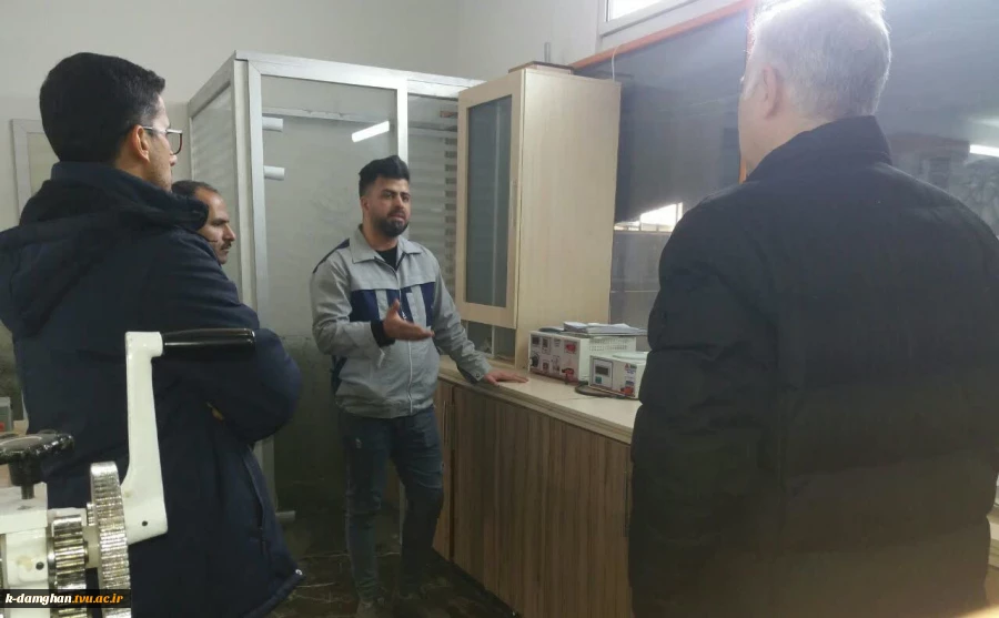 بازدید أقای  دکتر یعقوبی ، رئیس آموزشکده کشاورزی امیرآباد دامغان و  جمعی از کارکنان  مرکز از کارخانه سیم و کابل بهفر شهرستان دامغان 2
