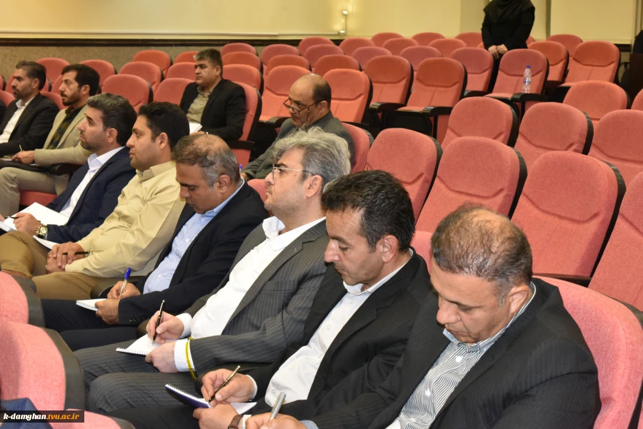 مدیر‌کل حوزه ریاست، روابط‌عمومی و هماهنگی امور استان‌ها:
بهره‌مندی از ابزار هوشمند در حیطه فعالیت‌های روابط عمومی امری اجتناب‌ناپذیر است 10